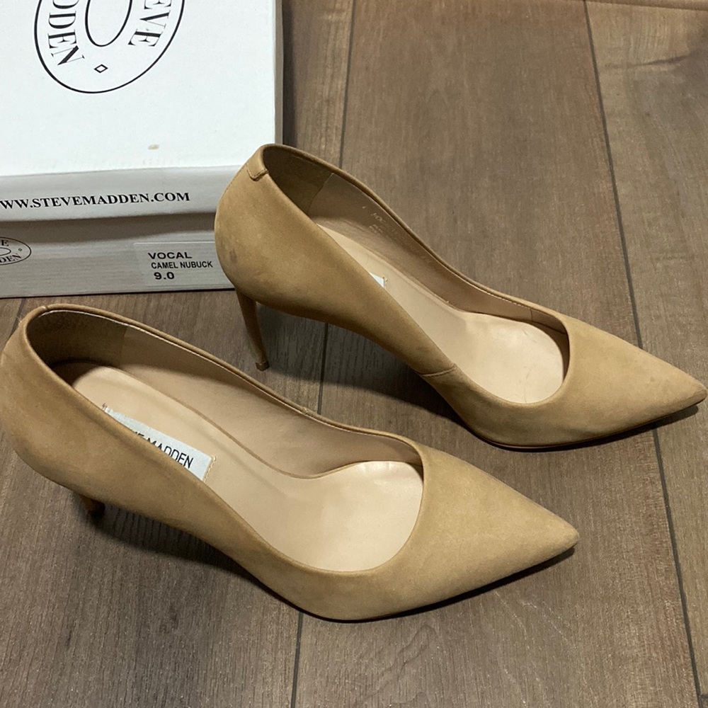 Steve Madden vocal pumps